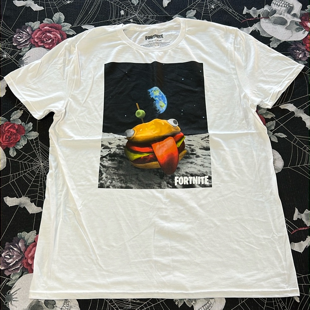 NWOT FORTNITE WHITE MENS SHIRT SIZE MEDIUM OR LARGE